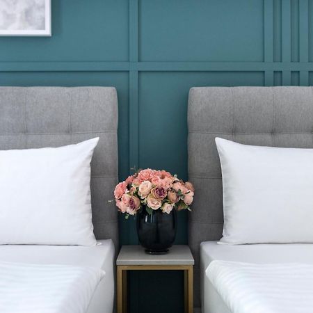 Encore Boutique Residence By Dwellfort Praga Zewnętrze zdjęcie